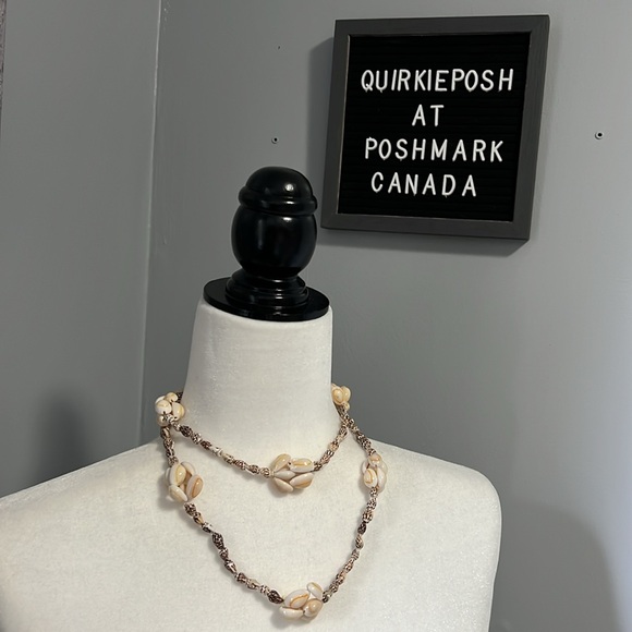 Vintage Handmade Seashell Necklace from the 1960s in pristine condition. - Picture 3 of 8